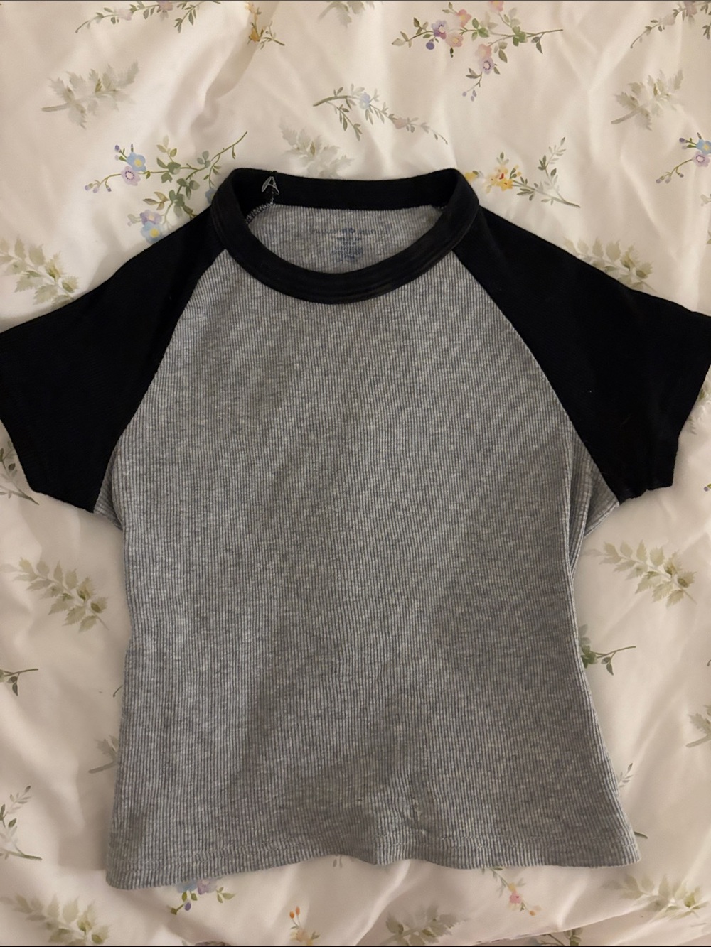 Brandy Melville Two-Tone Short Sleeve Raglan Tee - Gray & Black